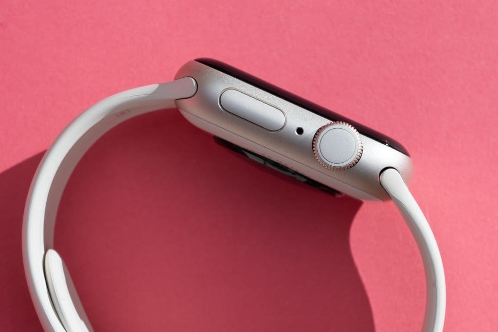 Apple Watch SE 4 showing simplified interface and affordable Apple ecosystem integration