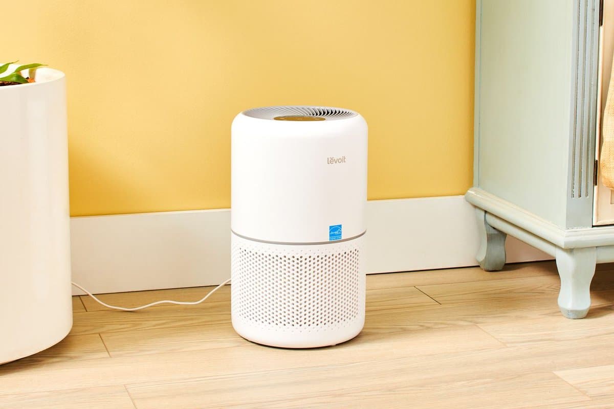 Sans air purifier with digital display showing air quality monitoring and four-stage filtration system