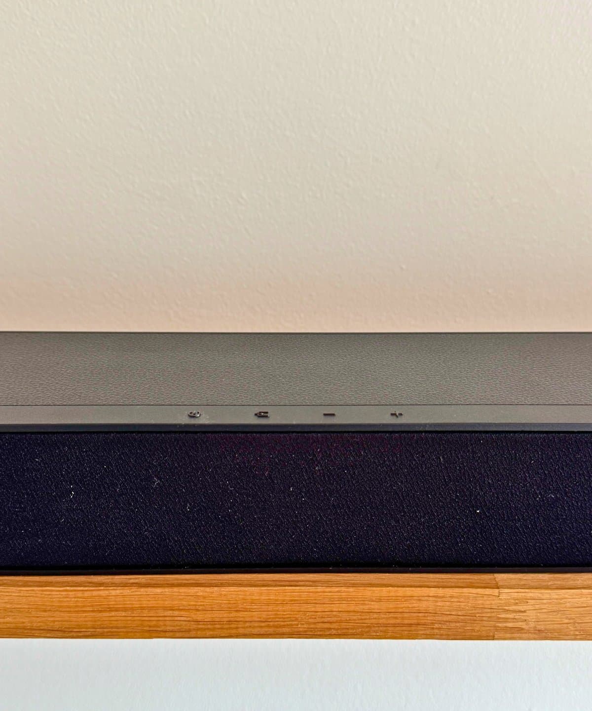 Hisense HS2100 soundbar with detachable satellite speakers